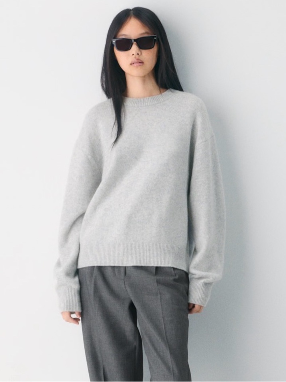 Aritzia Grey Essential Cashmere Relic Sweater | M